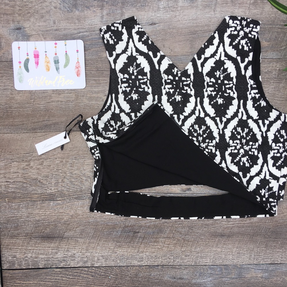 LOVERS + FRIENDS CUT OUT CROP TOP - Picture 7 of 8